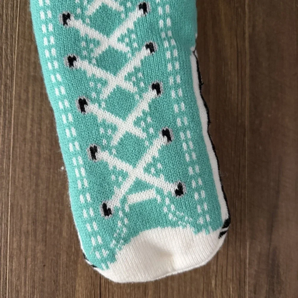 NWT Teal And White Grip‎ Bottom Sneaker Socks Fleece Lined One Size